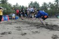 Bermain Games di Pantai Pangandaran
